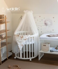 Waldin Oval Baby-Bett Mitwachsend Komplett Set 7in1, Gitterbett, Kinderbett mit Matratze, Wickelkommode, Beistellbett, Holz Weiß