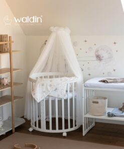 Waldin Oval Baby-Bett Mitwachsend Komplett Set 7in1, Gitterbett, Kinderbett mit Matratze, Wickelkommode, Beistellbett, Holz Weiß