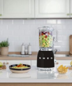 Smeg, BLF03PKEU, 1,5 l Standmixer, 4 -Geschwindigkeitsstufen, 4 Automikprogramme, Abnehmbare Doppelklinge, Deckelöffnung transparent mit Dosierkappe, rutschfest, 800W, Rose